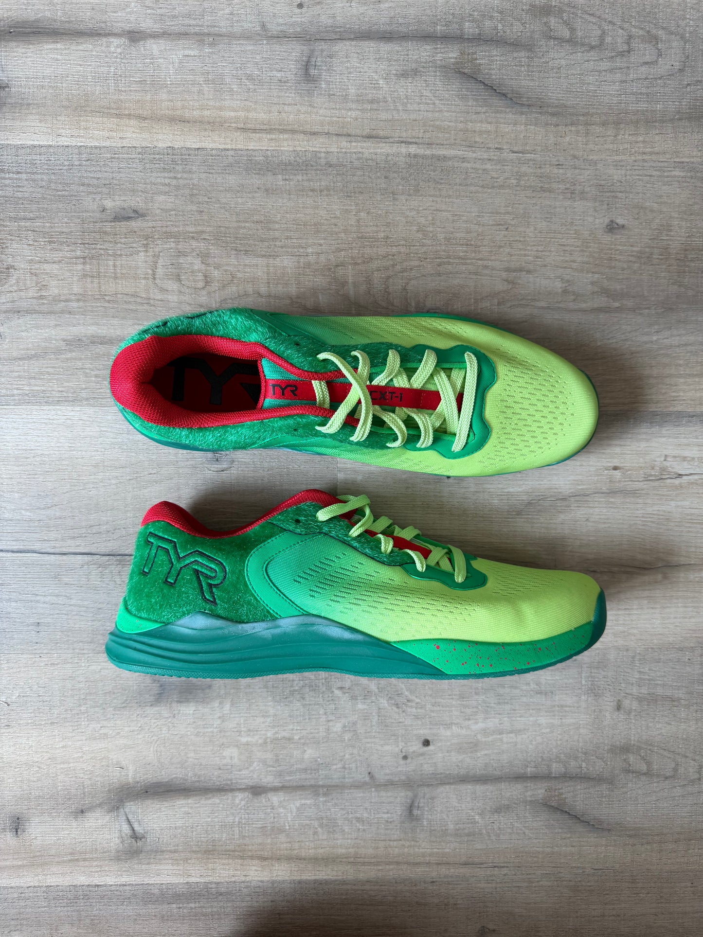 TYR CXT-1 Lifters: Grinch. Size Men's 14